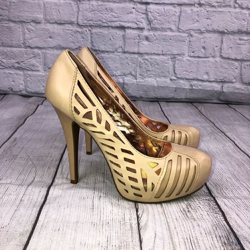 BCBGeneration cut out pattern high heels beige size 9 - Picture 2 of 8